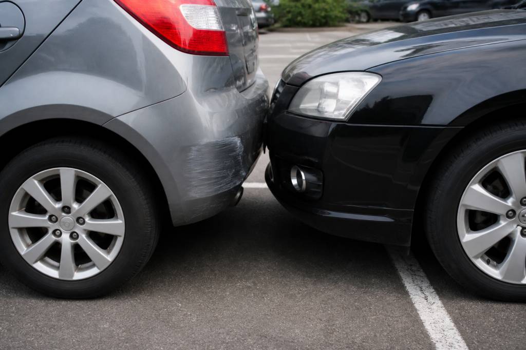 Accrochage sur un parking : que faire et comment être indemnisé ?